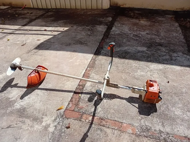 ROÇADEIRA FH220 STHILL