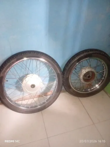 Vendo dois rodados completos de Honda pop 100