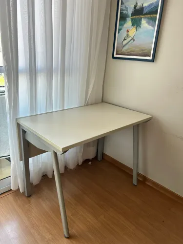 Mesa de escritório 1x0,60 muito resistente