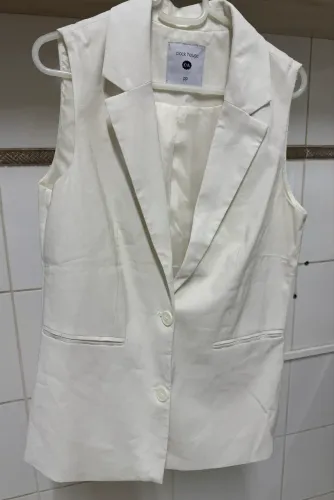 Colete alfaiataria branco clock House