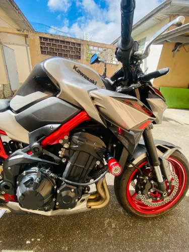 Kavazaki Z900 com 1390km zero, impecável oportunidade