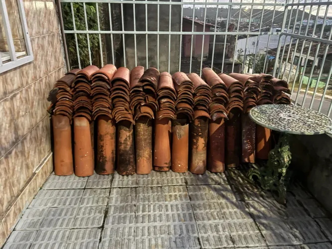 Vende-se telhas