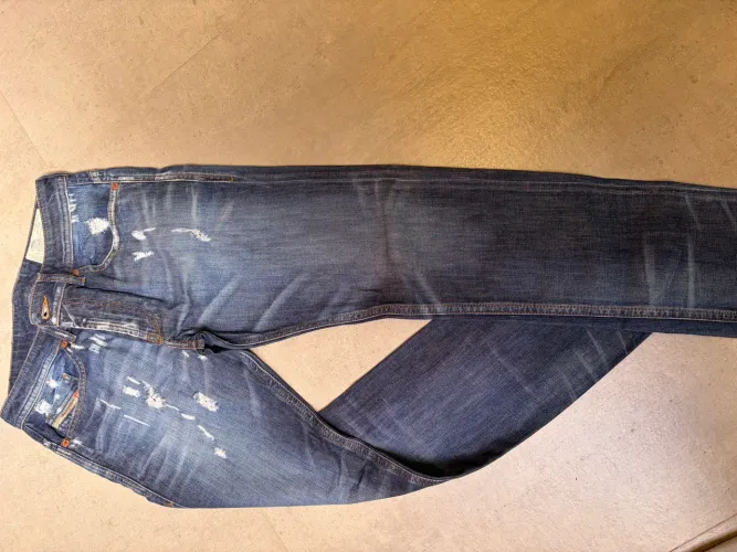 Calça Diesel, tamanho 38 (32w 32l), modelo Thommer-C, slim skinny