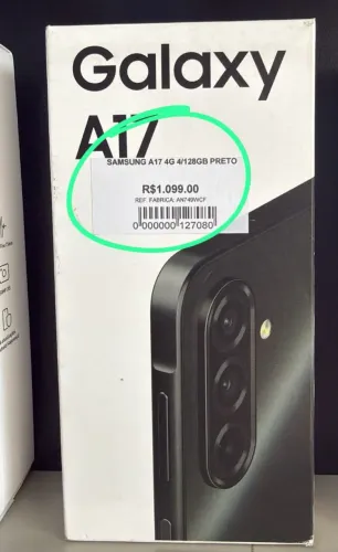 Samsung Galaxy A17 Lacrado na caixa.