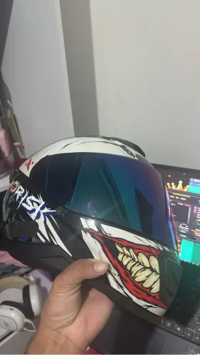 Capacete tamanho 56 coringa top novo 