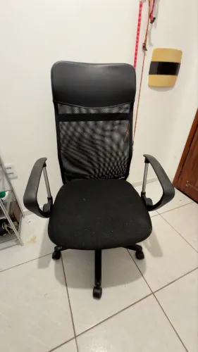 Cadeira de Escritório Presidente Giratória Preta PRE-004