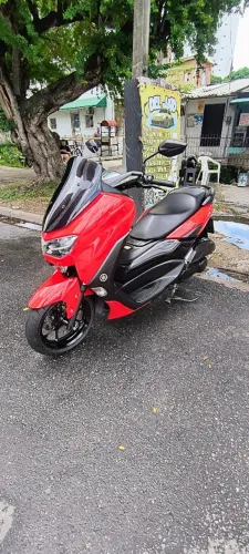 Não é PCX, NMAX 160 bem novinha.