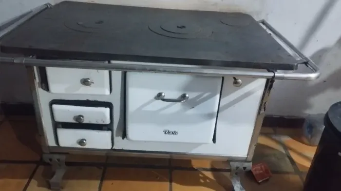 Fogão a lenha mais conjunto de chaminé