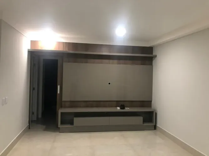 Imóvel para venda possui 108 metros quadrados com 3 quartos em Jardim Karaíba - Uberlândia