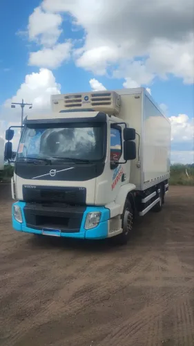 Volvo VM 270 4x2 baú frigorífico