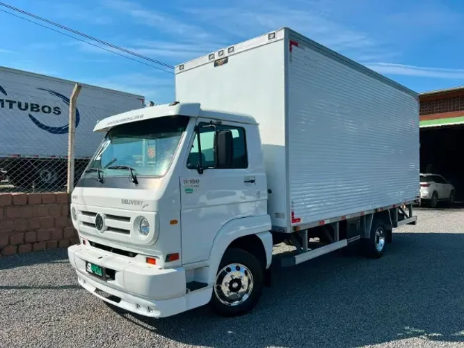 Volkswagen 8-150 Delivery Plus 2012 + Baú 5,50m