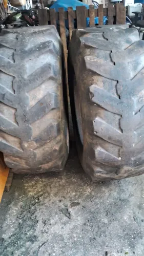 Pneu pa carregadeira e retro