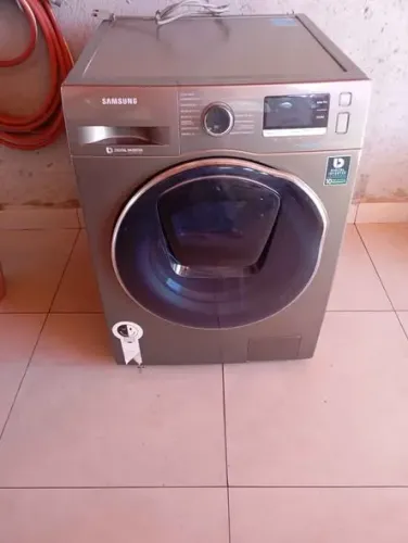 Vendo Lava e Seca Samsung EcoBubble, com capacidade de 11 kg para lavagem e 6 kg para seca