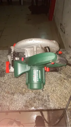 Vendo Serra circular no preço, 450 R$, número pra contato *17