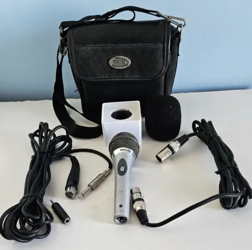 Microfone com fio marca Philips modelo SBC-MD650 para câmeras filmadoras e mesas de som