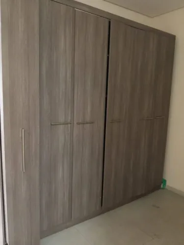 Guarda roupa de casal usado e espaçoso apenas macas de uso ((ENTREGO GRATIS E MONTO))