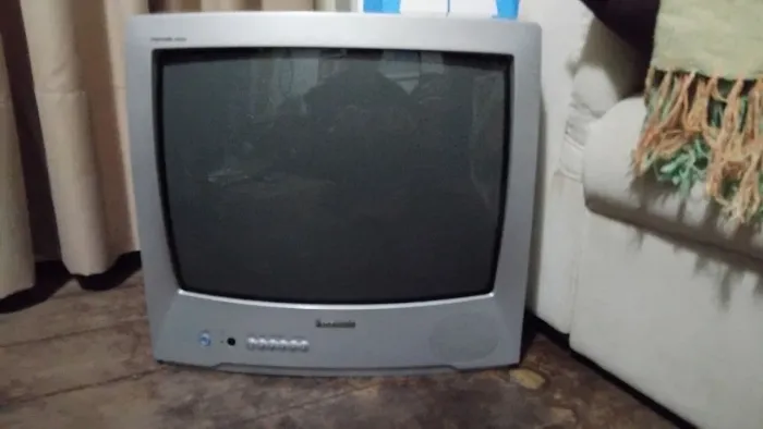 Televisão 20 Polegadas, Tem Volume Normal e a imagem as vezes aparece
