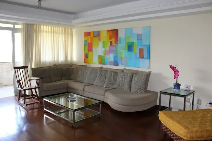 Apartamento para aluguel possui 217 metros quadrados com 4 quartos em Ondina - Salvador - 