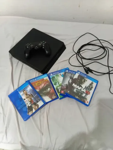 PS 4 com jogos físicos e alguns na memória