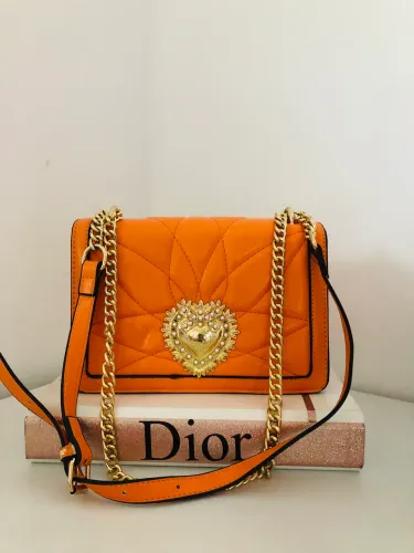 Bolsas novas com defeitos 
