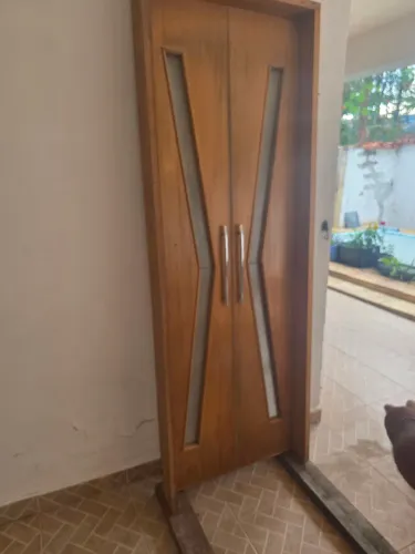 Porta Madeira Maciça Com Vidro E Puxador Inox - NOVA