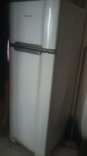 Vende-se geladeira