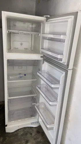 Vando geladeira eletrolux nova