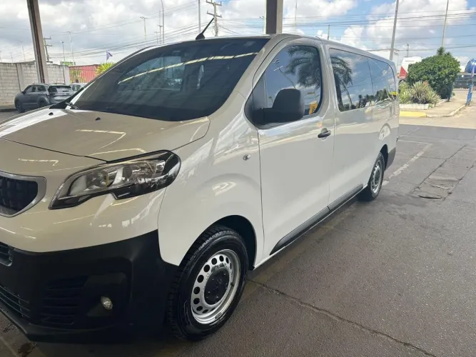 Peugeot Expert Minibus 1.6 Turbo Diesel 2022