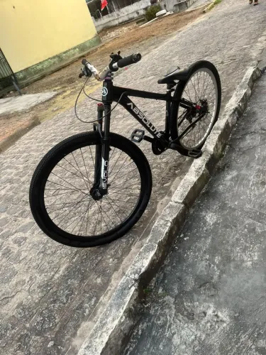 Bike Absolut Nero 5 guidão lunje ,central original Absolut,Shimano MT 200,cubo de rolamen