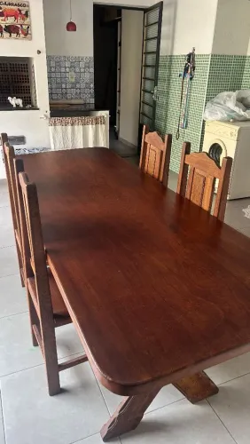 Mesa de Madeira Maciça com 4 Cadeiras
