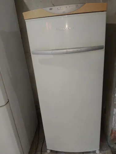 Freezer vertical motor novo com garantia de um ano 