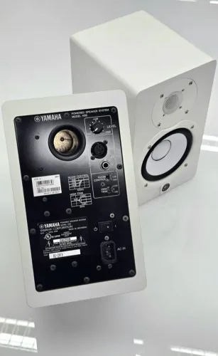 Par de Monitores de Áudio Ativos Yamaha HS5 Brancos (Excelente Estado / Pouco Uso)