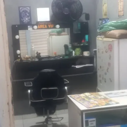 Loja em Nilopolis-centro 7m2,barbearia montada.