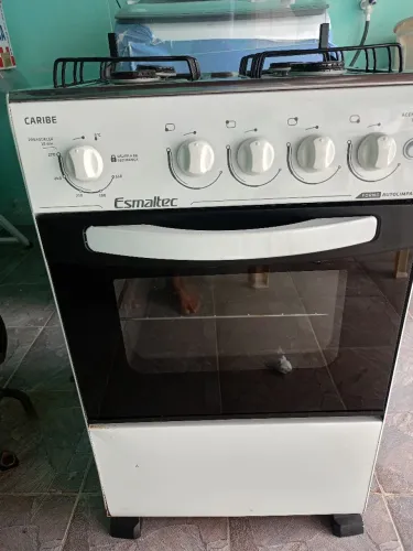 Fogão de quatro bocas elétrico