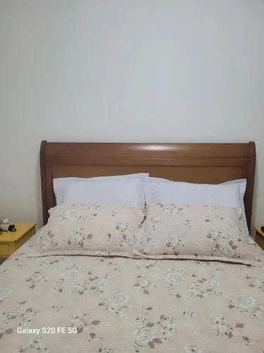 PROMOÇÃO RELÂMPAGO Cama queen madeira maciça na cabeceira e nos pés cerejeira R$ 550,00
