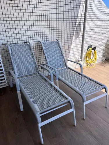 Cadeiras e Espreguiçadeiras para Piscina | Reforma e Encomenda