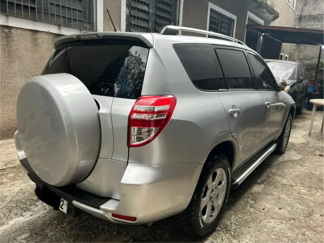 Toyota RAV4 2.4 4X2 16V 170cv Aut. 2011