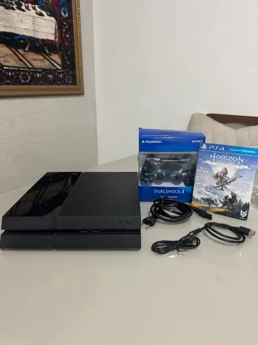 Ps4 novo e bem conservado