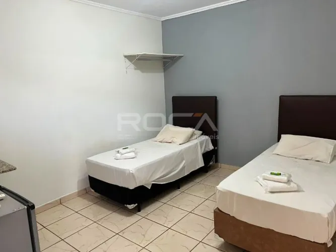 Apartamento kitnet para alugar no bairro Jardim Macedo, em Ribeirão Preto.