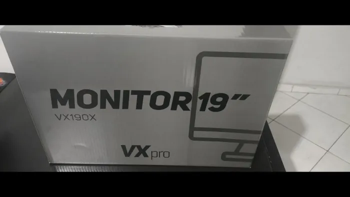 Monitor 19.5 novo na caixa