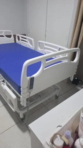 Cama hospitalar 3 movimentos elétrica, grade pvc