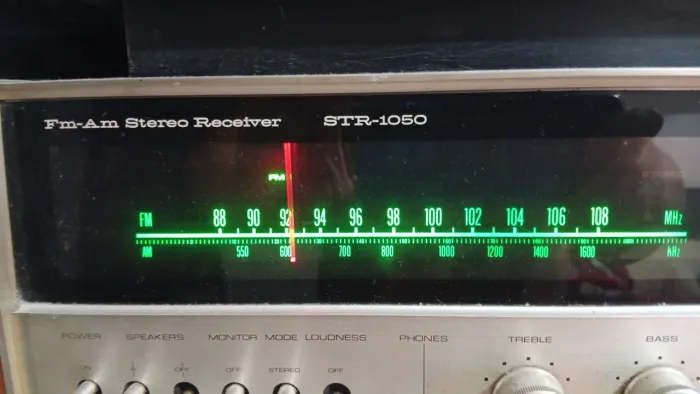 Rádio antigo Gradiente , Modelo STR 1050 em ótimo estado, tudo funcionando.