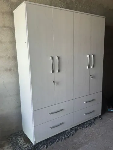Guarda Roupa, Madeira Pura ,(não e MDF )