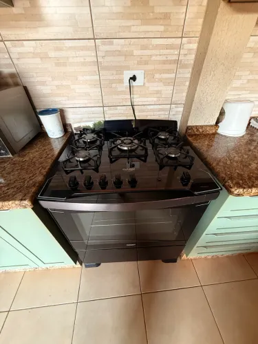 Vende-se FOGÃO 6 bocas (Dako)