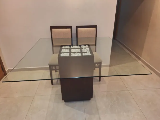 Mesa nova sem marcas de uso