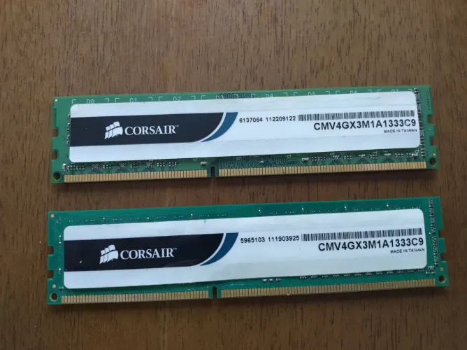 Memória RAM 2x4GB DDR4 Corsair