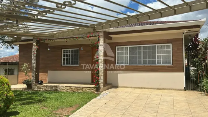 Comercial Casa em Ponta Grossa
