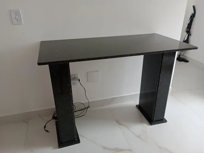 Vendo mesa de granito com pé de granito