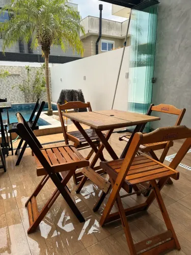 2 conjuntos ( mesas + cadeiras dobráveis )