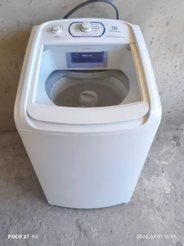Máquina de lavar Eletrolux 11 kg 120 wts semi nova perfeita